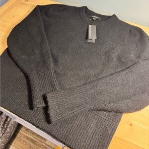 BANANA REPUBLIC BLACK SWEATER W/tags